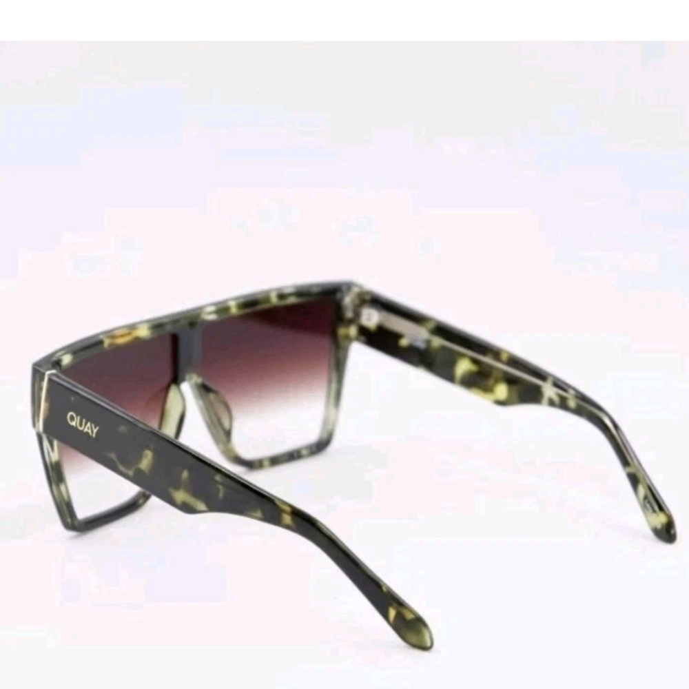 Quay Maxed Out Square Stud Detail Sunglasses in Faded Camo, Good Pre-Loved - Picture 3 of 14